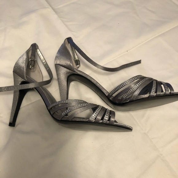 Nine West Grey and silver open toe Shoes - Picture 2 of 2